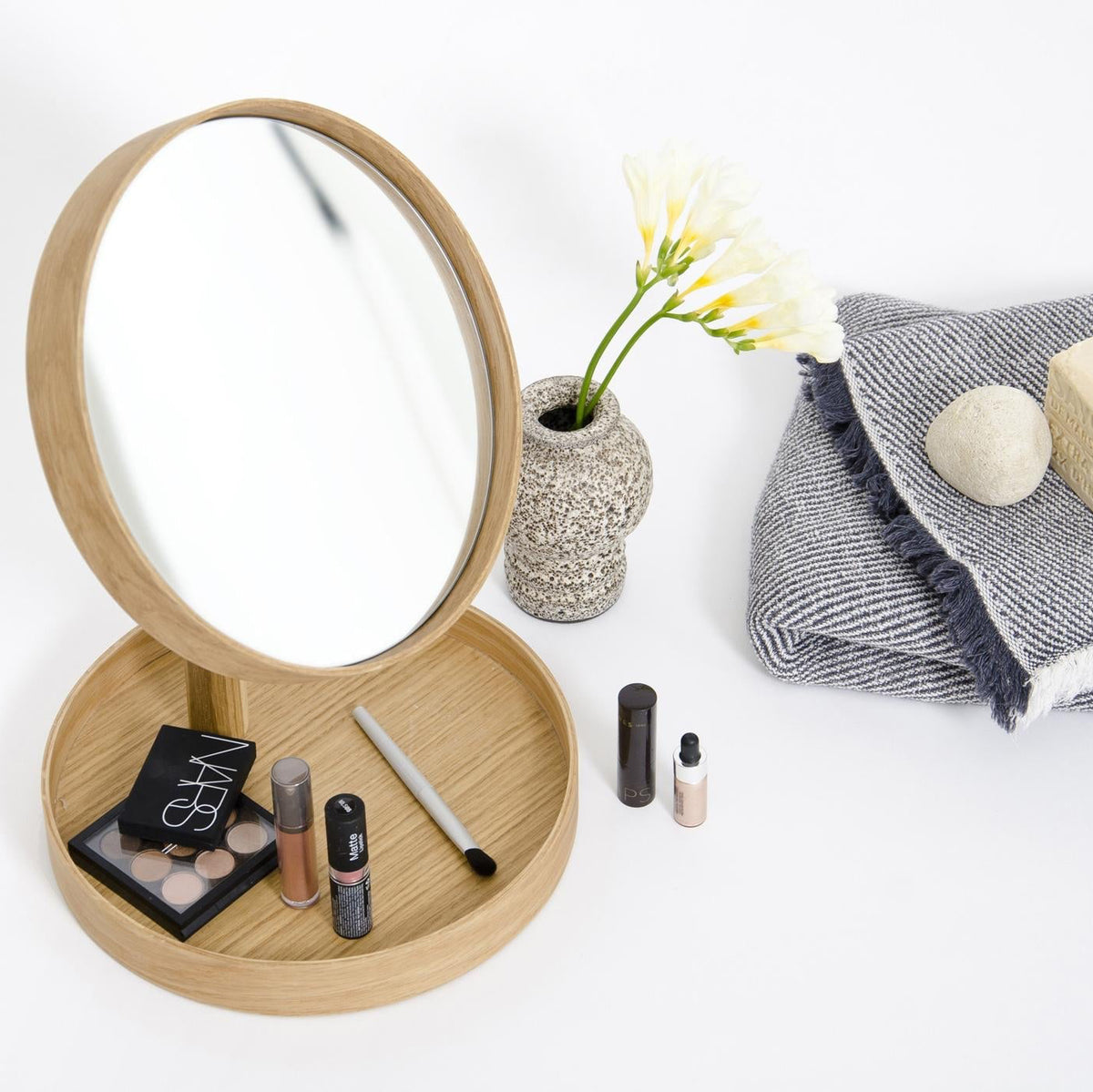 magnify mirror look - oak
