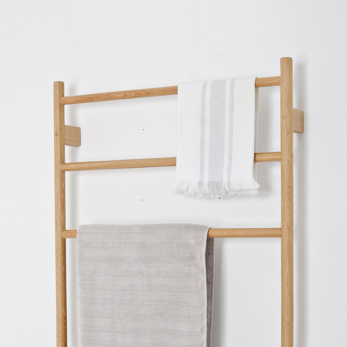 towel rail wallbar - oak